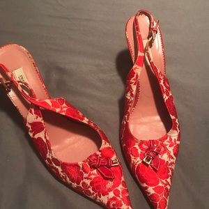 Prada pointed toe pumps!